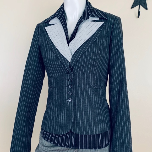 Suzy Shier Double Lapel Grey Pinstripe Blazer - Picture 5 of 16